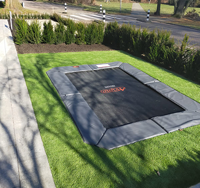 Trampoline voor een kleine tuin