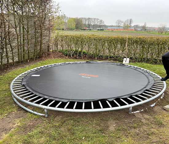 trampoline in elkaar zetten